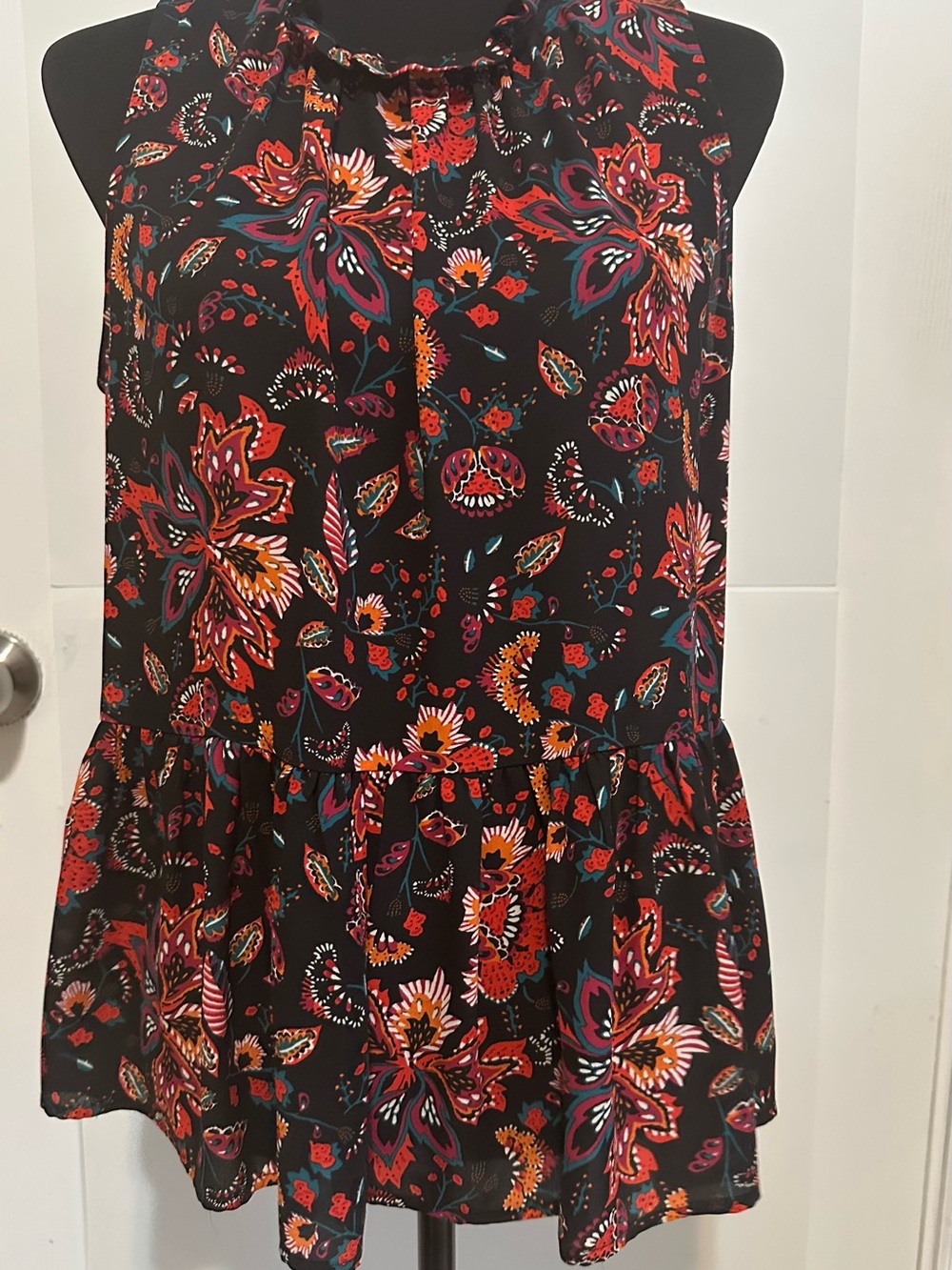 LOFT Bloom Peplum Shell Floral Sleeveless Ruffle Mock Neck Blouse Approx. Size M - Picture 3 of 14